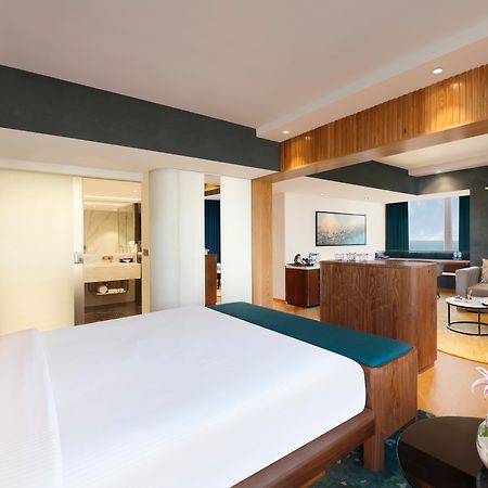 Novotel Mumbai Juhu Beach Bagian luar foto Suite at the hotel