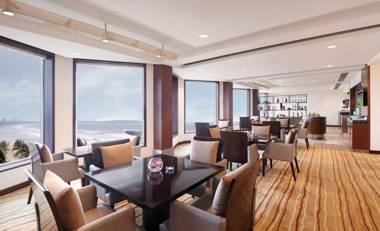 Novotel Mumbai Juhu Beach Bagian luar foto Club Lounge at the Taj Mahal Palace