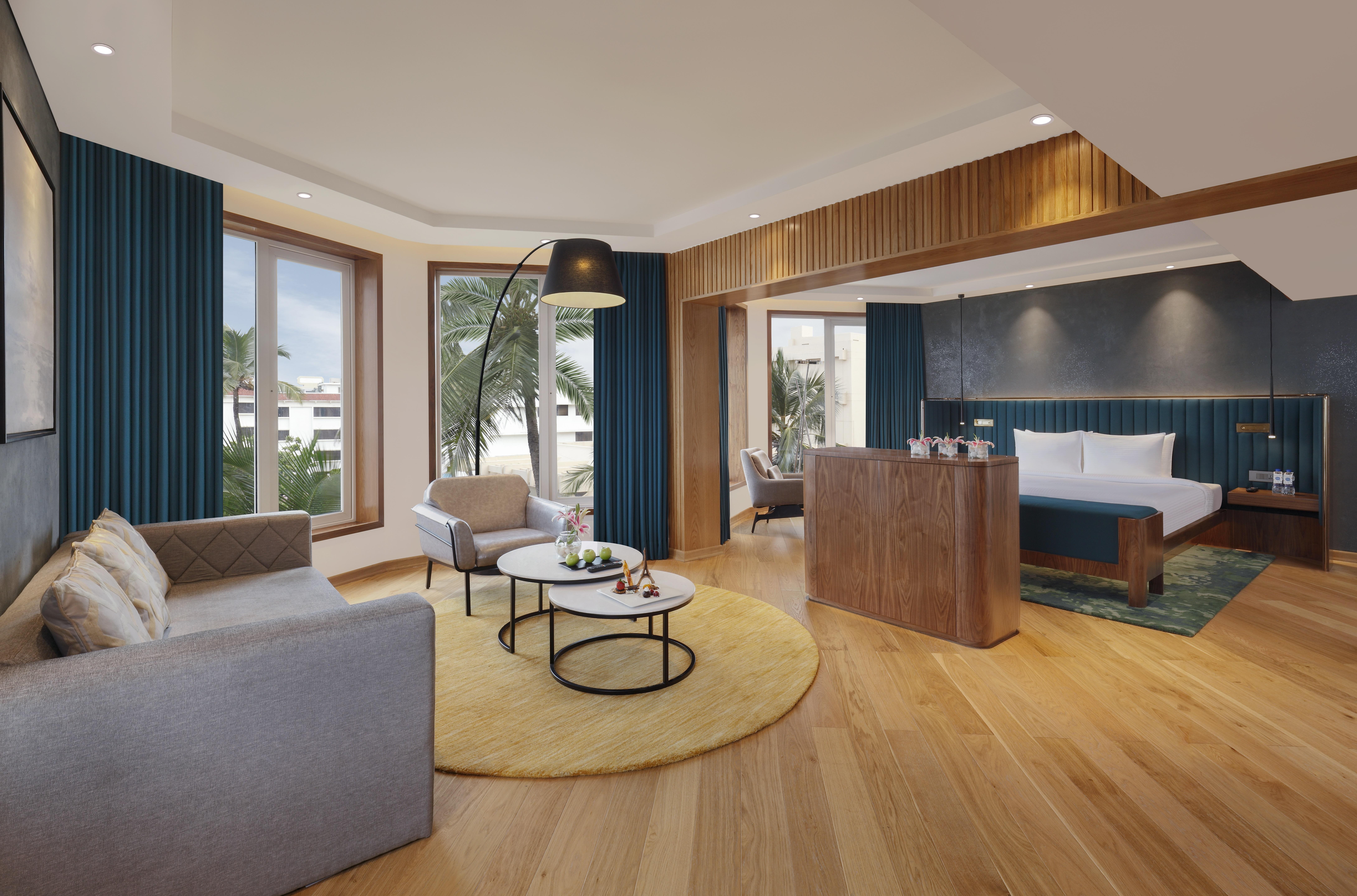 Novotel Mumbai Juhu Beach Bagian luar foto Suite at the hotel