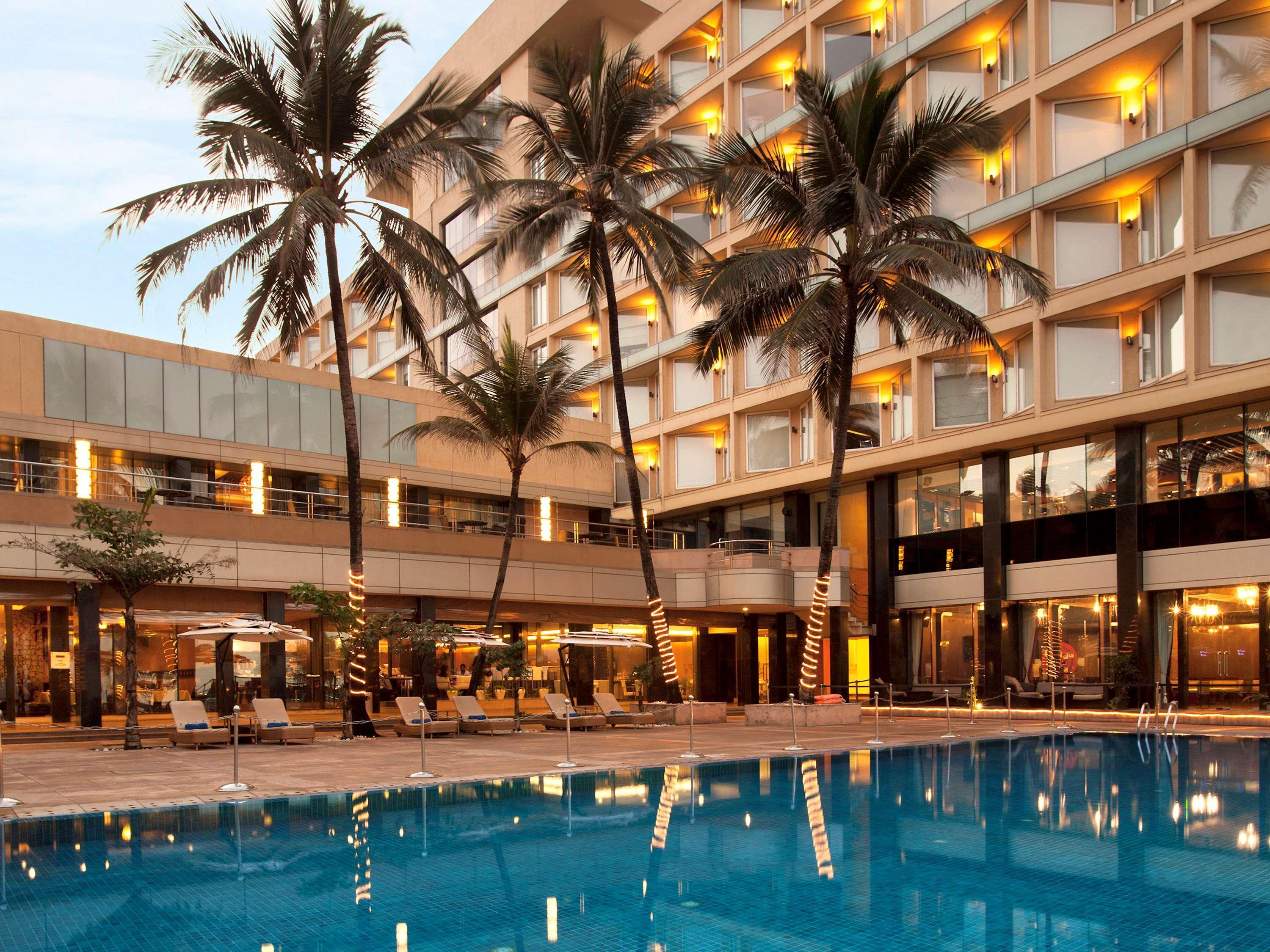 Novotel Mumbai Juhu Beach Bagian luar foto The Taj Mahal Palace, Mumbai