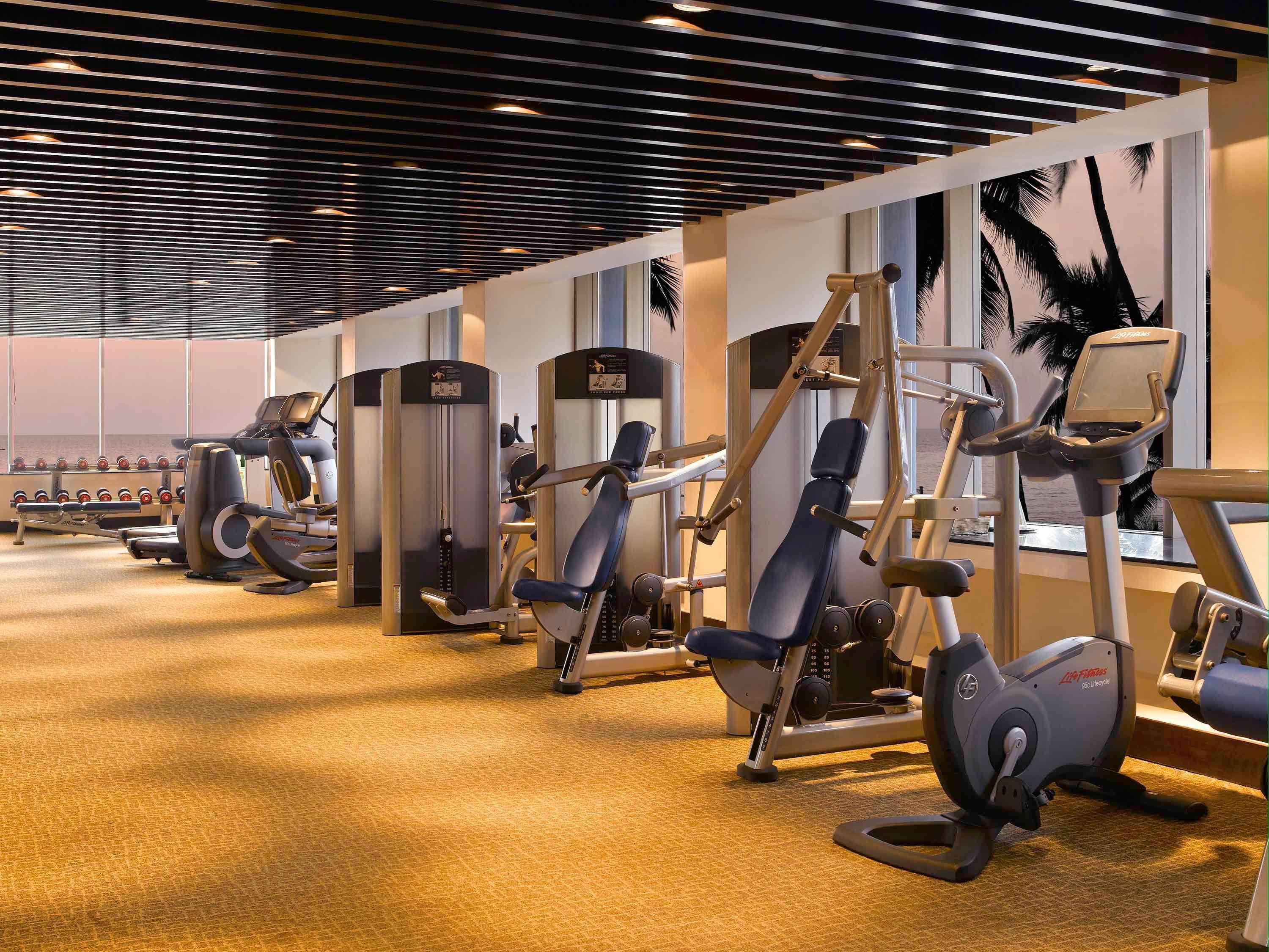 Novotel Mumbai Juhu Beach Bagian luar foto The gym at the hotel