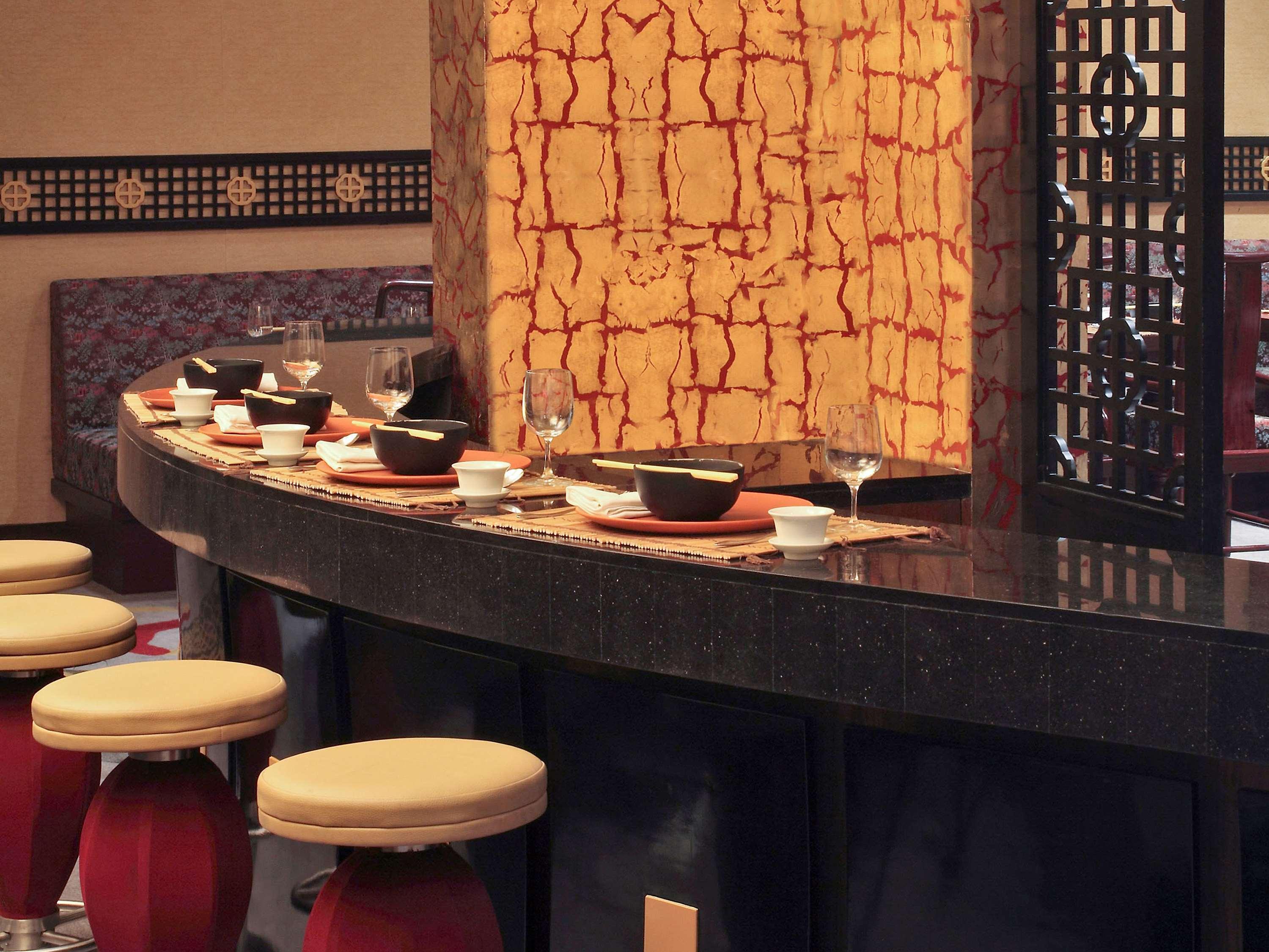 Novotel Mumbai Juhu Beach Bagian luar foto A sushi bar