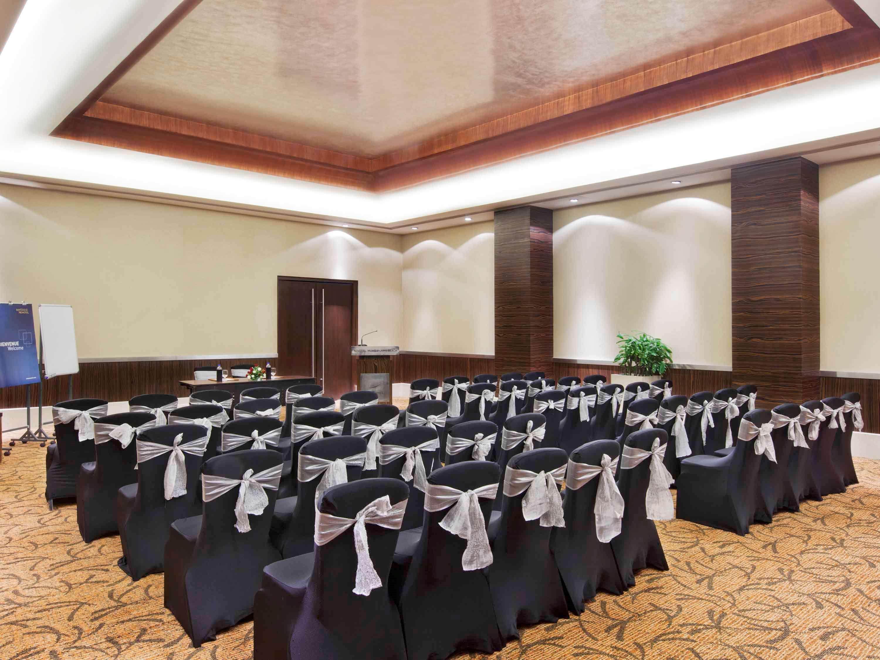 Novotel Mumbai Juhu Beach Bagian luar foto Meeting room