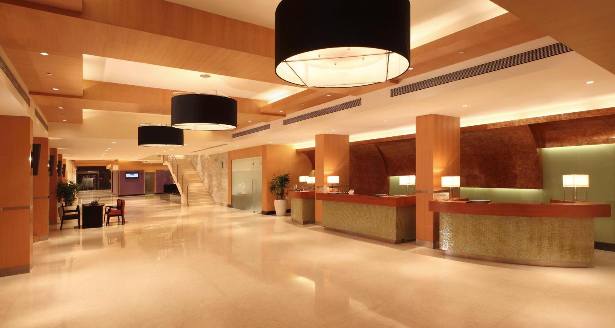 Novotel Mumbai Juhu Beach Bagian luar foto The lobby of the hotel
